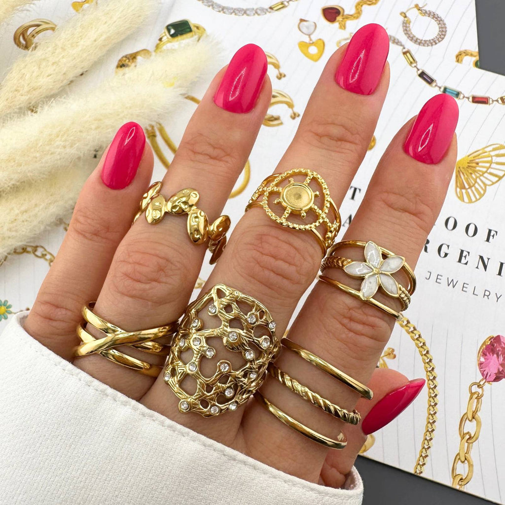 Classic Petals Ring, 18K Gold Plated Steel