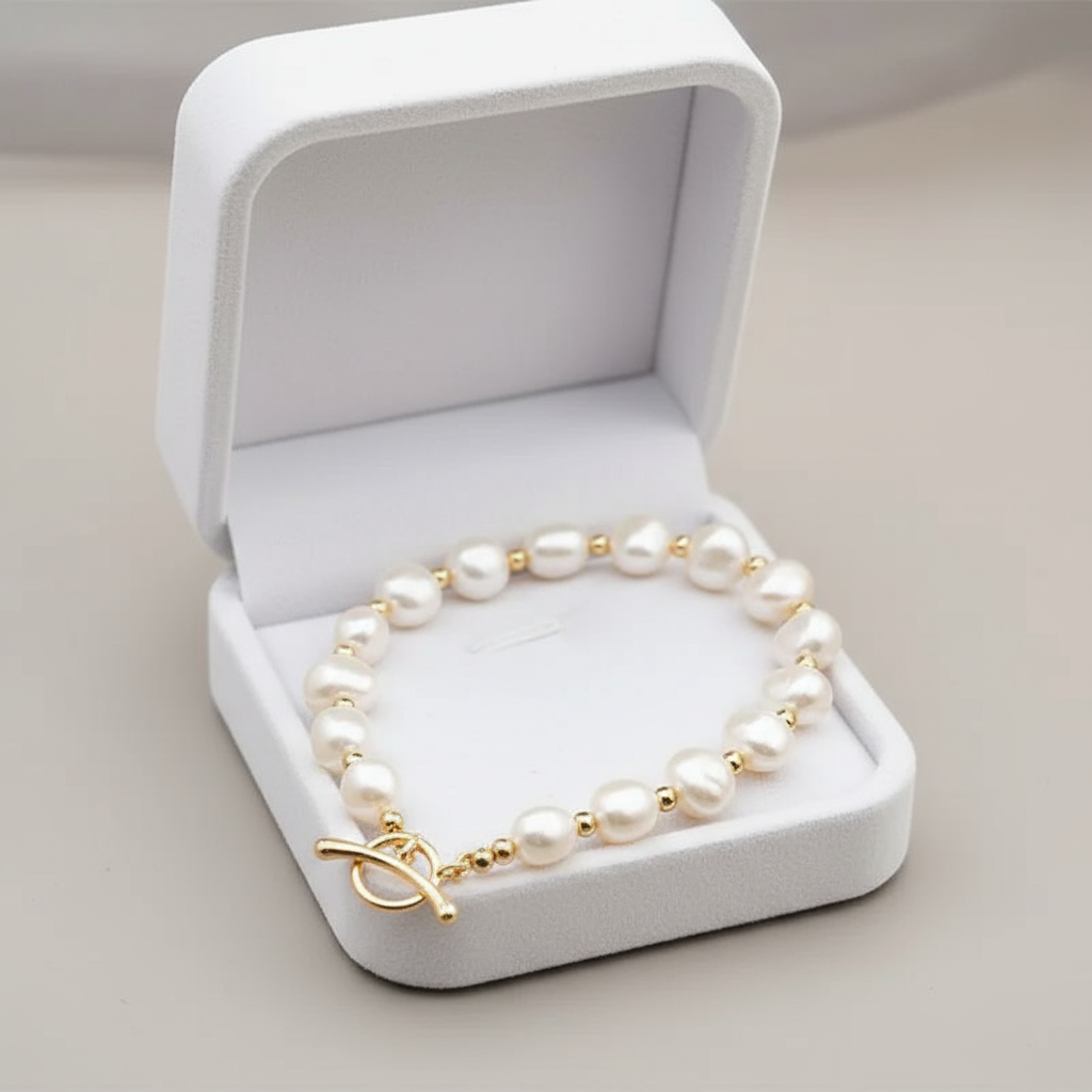 Pearl Embrace Necklace