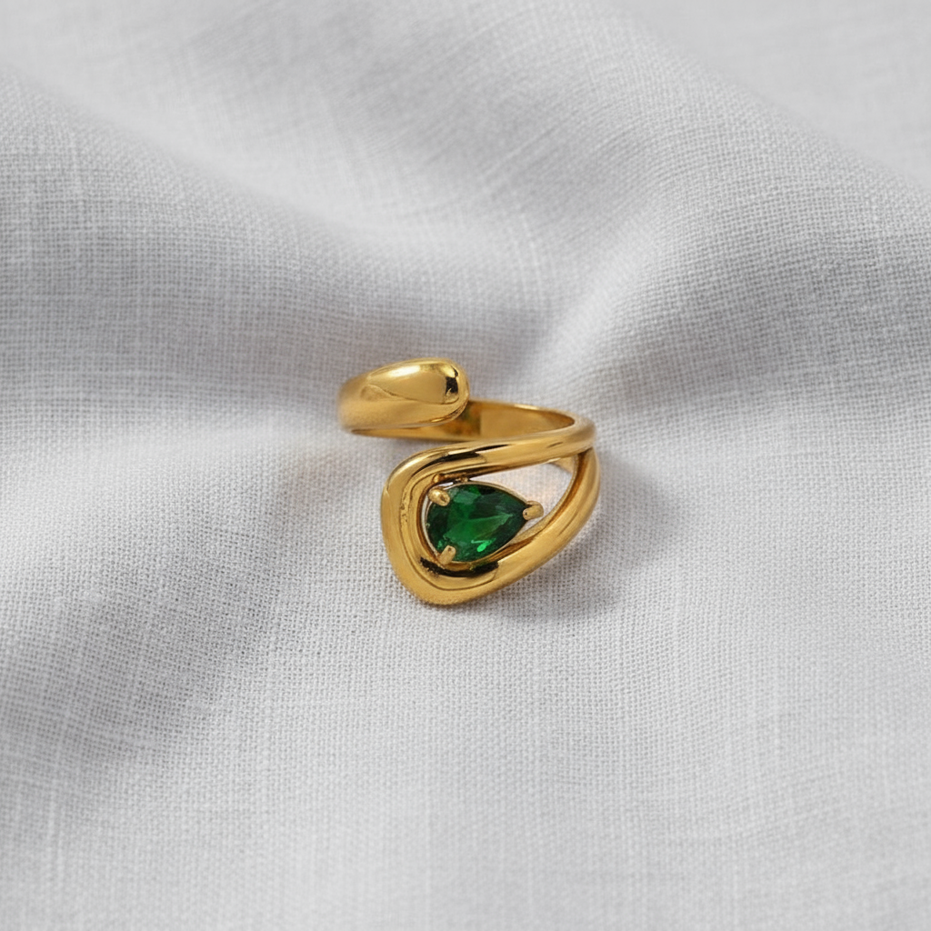 Emerald Glow Ring