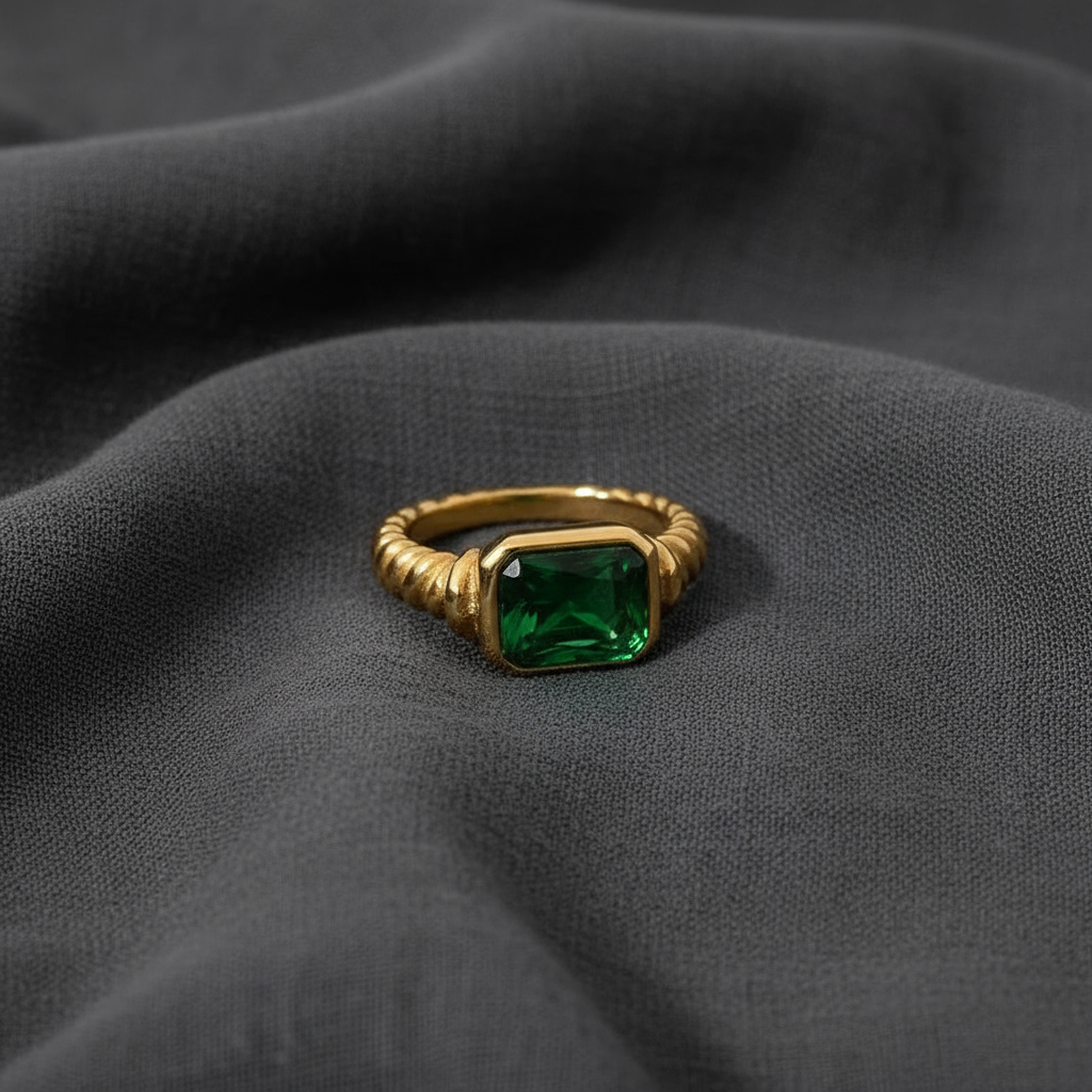 Emerald Glow Ring